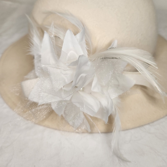 60s Floral Feathered Bowler Hat - Picture 12 of 15